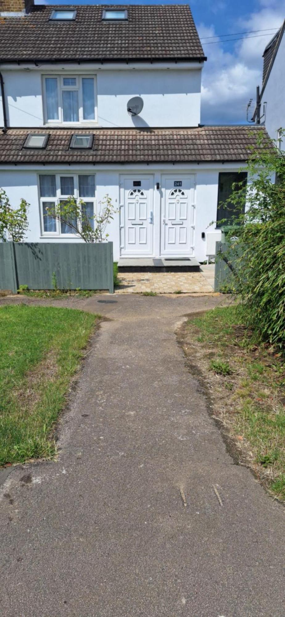 New 3 Bedrooms Flat In Ashford Near Heathrow Екстер'єр фото