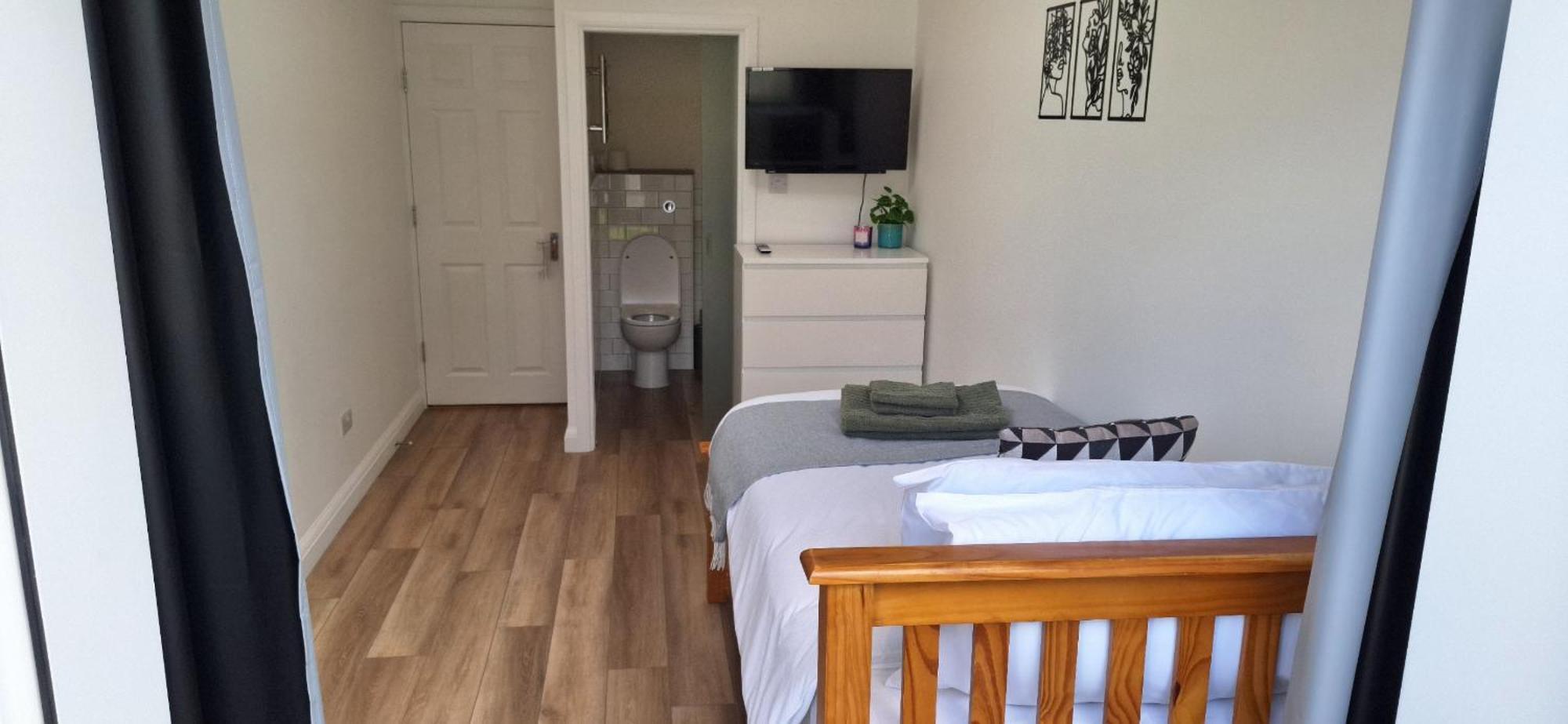 New 3 Bedrooms Flat In Ashford Near Heathrow Екстер'єр фото